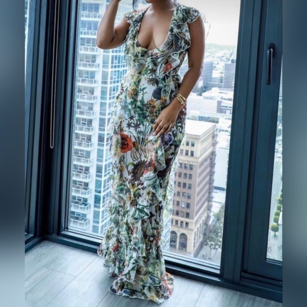💘 NICHOLE LYNEL Garden Gala Ruffle Dress - Picture 2 of 8